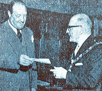Capt. Munn handing a cheque over to the Moyor of Huddersfield