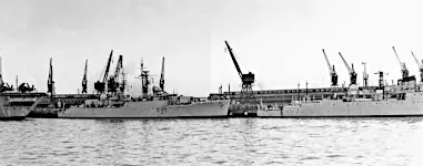 HMS Lynx. To the left is HMS Albion with SAS Vrystaat (ex-HMS Wrangler) to the right